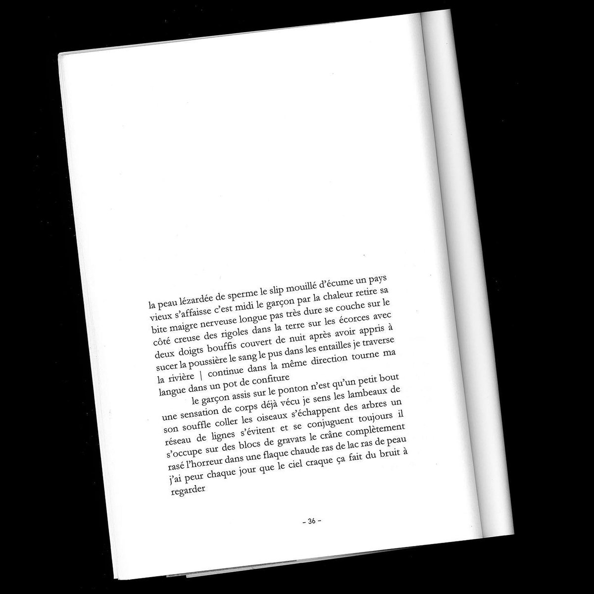 Page intérieure de point de chute : un seul bloc de texte justifié au milieu d’une page blanche.